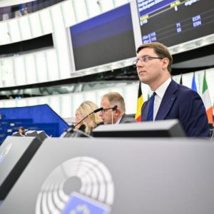 Victor Negrescu cere finanțarea educației din taxarea jocurilor de noroc invocând rezultatele PISA em360