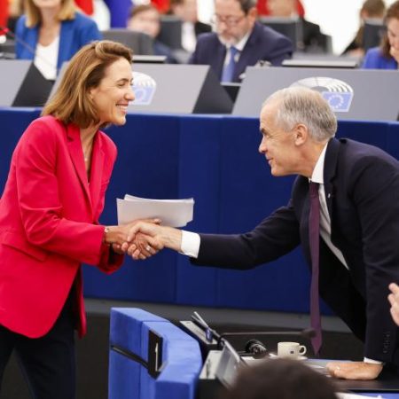 Valérie Hayer propune un pact cu Canada pentru un răspuns comun la constrângerea comercială em360