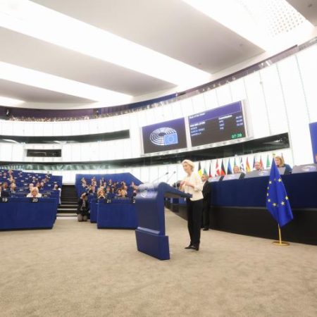Comisia pregătește pentru noiembrie inițiative de aplicare a AI în cinci sectoare de la sănătate la apărare em360