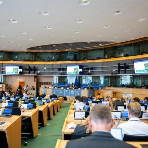 Simplificarea regulilor pentru pesticide divide expertii si deputatii asupra reevaluarilor de siguranta si accesului la alternative em360