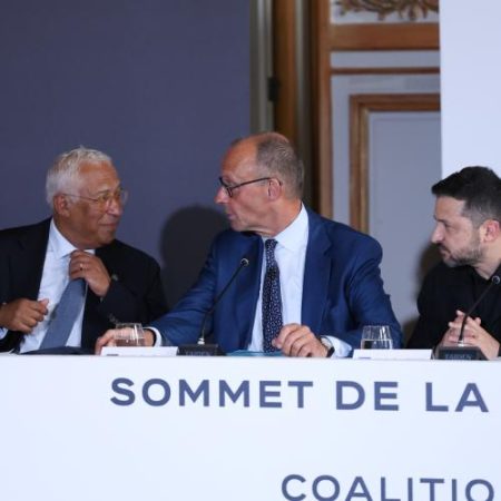 Comisia spune că UE este pregătită să participe la negocierile pentru Ucraina dar nu confirmă un negociator european separat em360