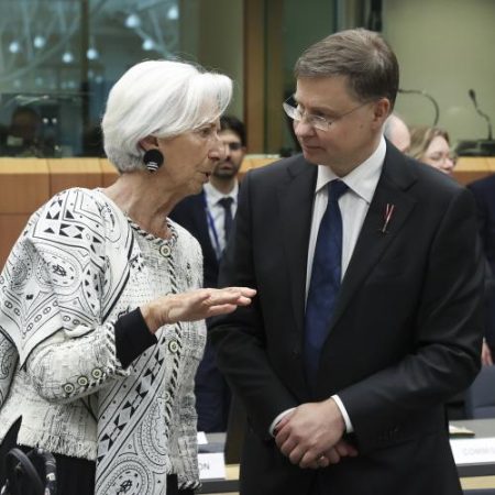 Lagarde spune că scumpirea energiei nu duce automat la majorarea dobânzilor și menține deciziile de la o ședință la alta em360