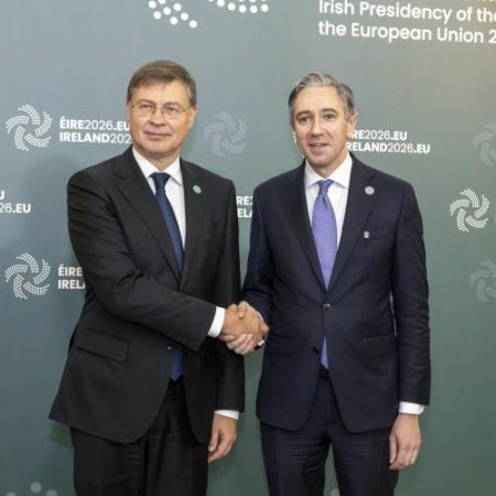 Dombrovskis cere ajutoare pentru energie temporare și țintite pe fondul creșterii costurilor de împrumut ale statelor em360