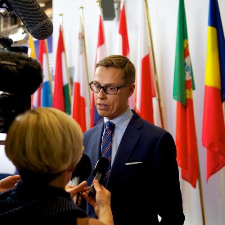 Lideri din 20 de țări și președinta Comisiei Europene cer teste obligatorii și supraveghere internațională pentru modelele AI avansate em360