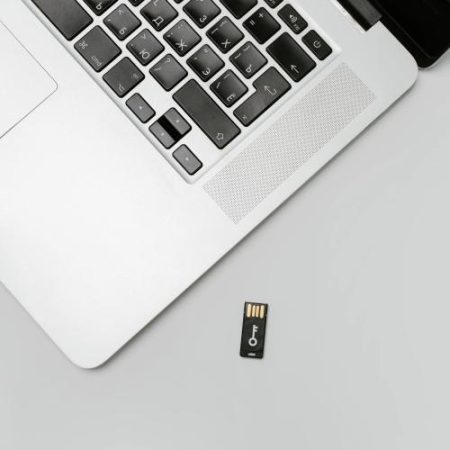 Jurnalistul grec Thanasis Koukakis duce la CEDO cazul supravegherii sale cu spyware Predator em360