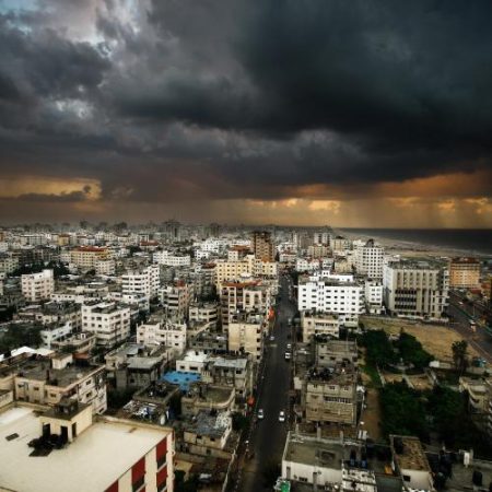 Salariile restante și școlile folosite ca adăposturi împiedică revenirea la cursuri în teritoriile palestiniene avertizează Comisia și UNRWA em360