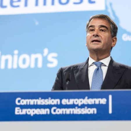 Comisia propune adaptări ale legislației UE pentru regiunile ultraperiferice unde izolarea limitează accesul la piețe și servicii em360
