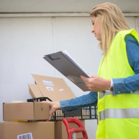 Platformele de comerț electronic ar urma să preia răspunderea vamală pentru importurile vândute consumatorilor din UE em360