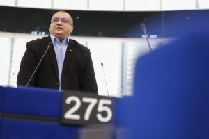 Terheș critică reforma achizițiilor publice invocând 706 pagini, iar Comisia estimează economii administrative de 649 de milioane de euro anual