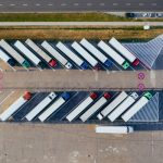 Consiliul UE adoptă reguli care permit reduceri de până la 75% la taxele rutiere pentru camioanele și autobuzele cu emisii scăzute de CO₂