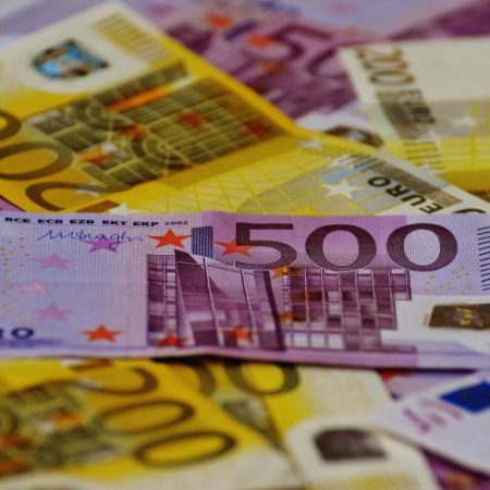 Comisia plătește peste 9,8 miliarde EUR din fondul de redresare către cinci state înainte de închiderea mecanismului em360