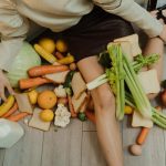 Gospodăriile produc peste jumătate din deșeurile alimentare ale UE, cu 69 kg pe persoană