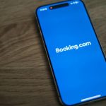 Comisia Europeană verifică dacă Booking.com protejează utilizatorii de fraude și identifică ofertele promovate