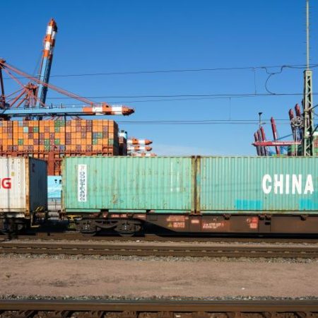 Un nou plan propune cote tarifare pentru a limita valul de exporturi chineze către UE em360