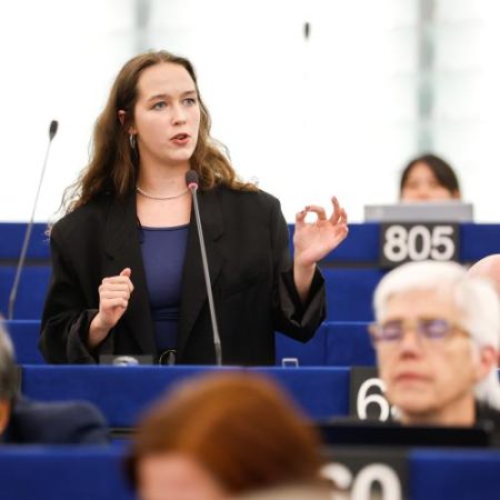 Eurodeputata Lena Schilling cere intervenția Comisiei împotriva deepfake-urilor sexualizate după ce a fost ea însăși vizată em360