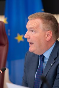 McGrath promite să ceară o evaluare a acuzațiilor de abuzuri ale poliției bulgare; nu anunță o anchetă formală