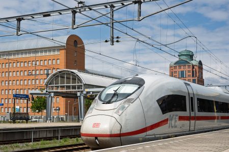 Parlamentul European cere conectarea orașelor medii la trenurile de mare viteză și protejarea serviciilor regionale