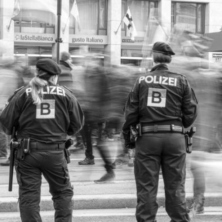 Europol urmărește rețelele care comandă asasinate de la distanță după cinci arestări în trei țări em360