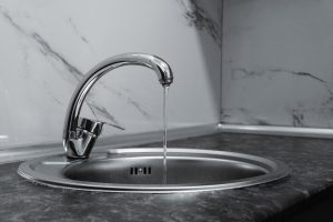 BEI semnează un împrumut de 67 de milioane de euro pentru modernizarea alimentării cu apă potabilă în Asturias
