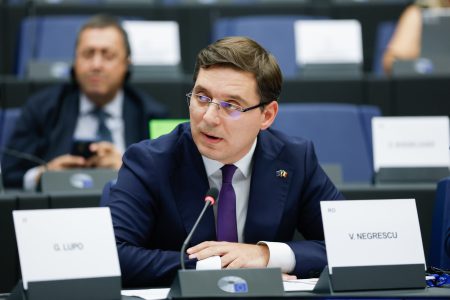 Victor Negrescu cere sprijin european pentru redresarea României și critică politicile de austeritate